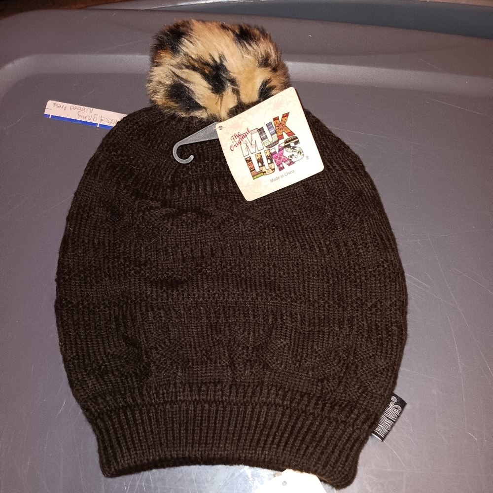 Muk Luks Hat Leopard pom pom BNWT